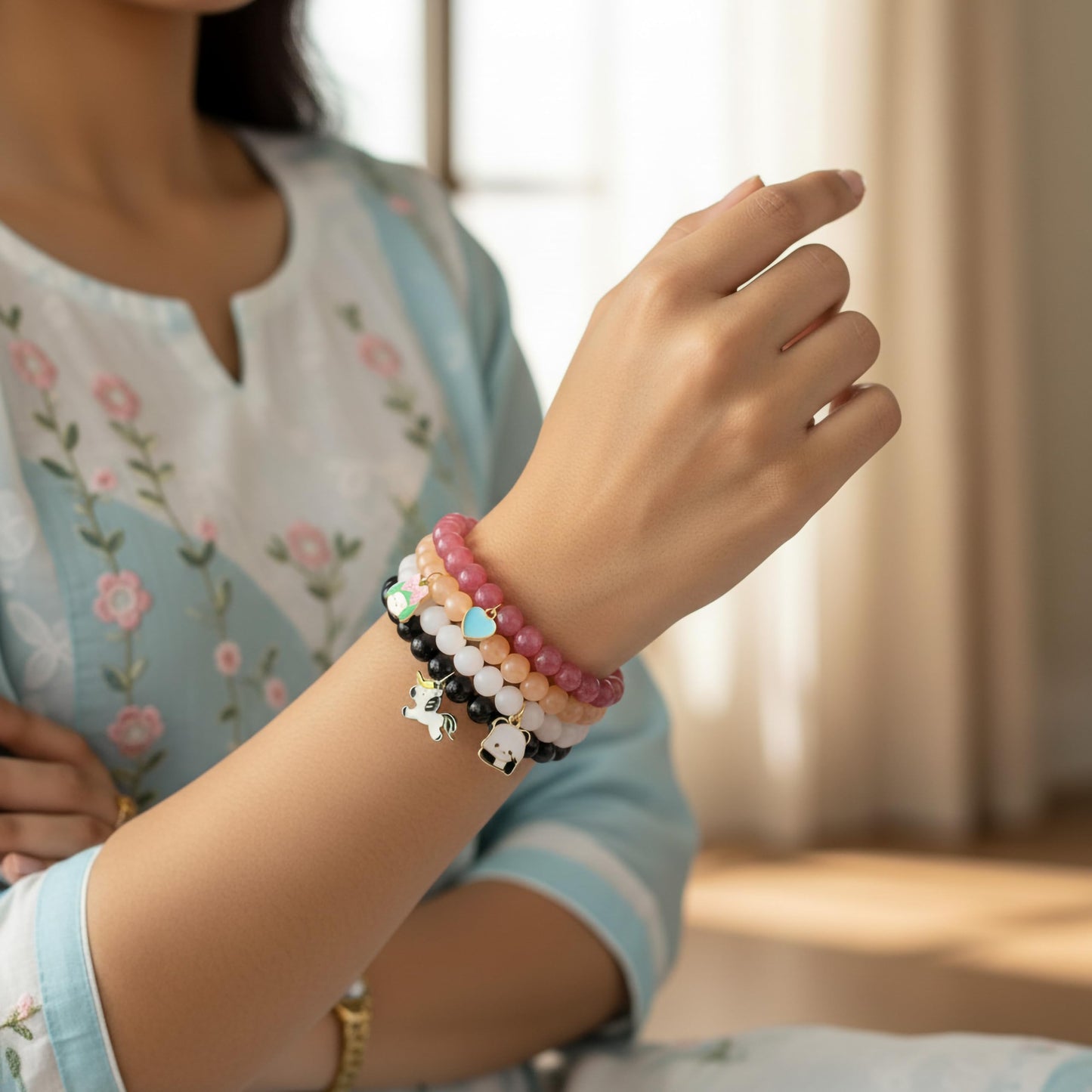 Make daily styling brighter with a 4-pack bracelet set that feels simple and fun.