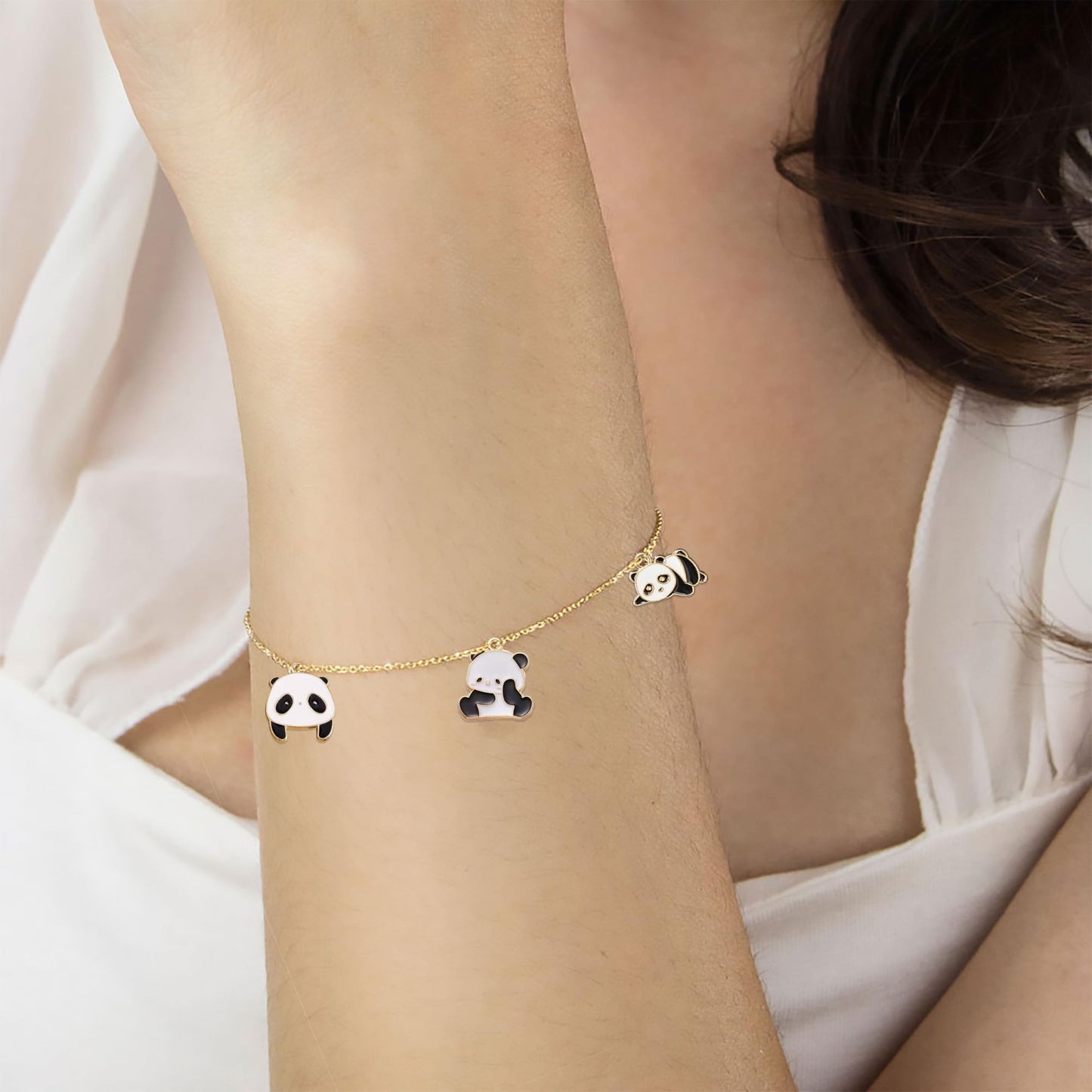 A refined detail for bracelets, keychains and DIY jewellery projects, multicolour 50 pieces charms add a playful decorative detail.