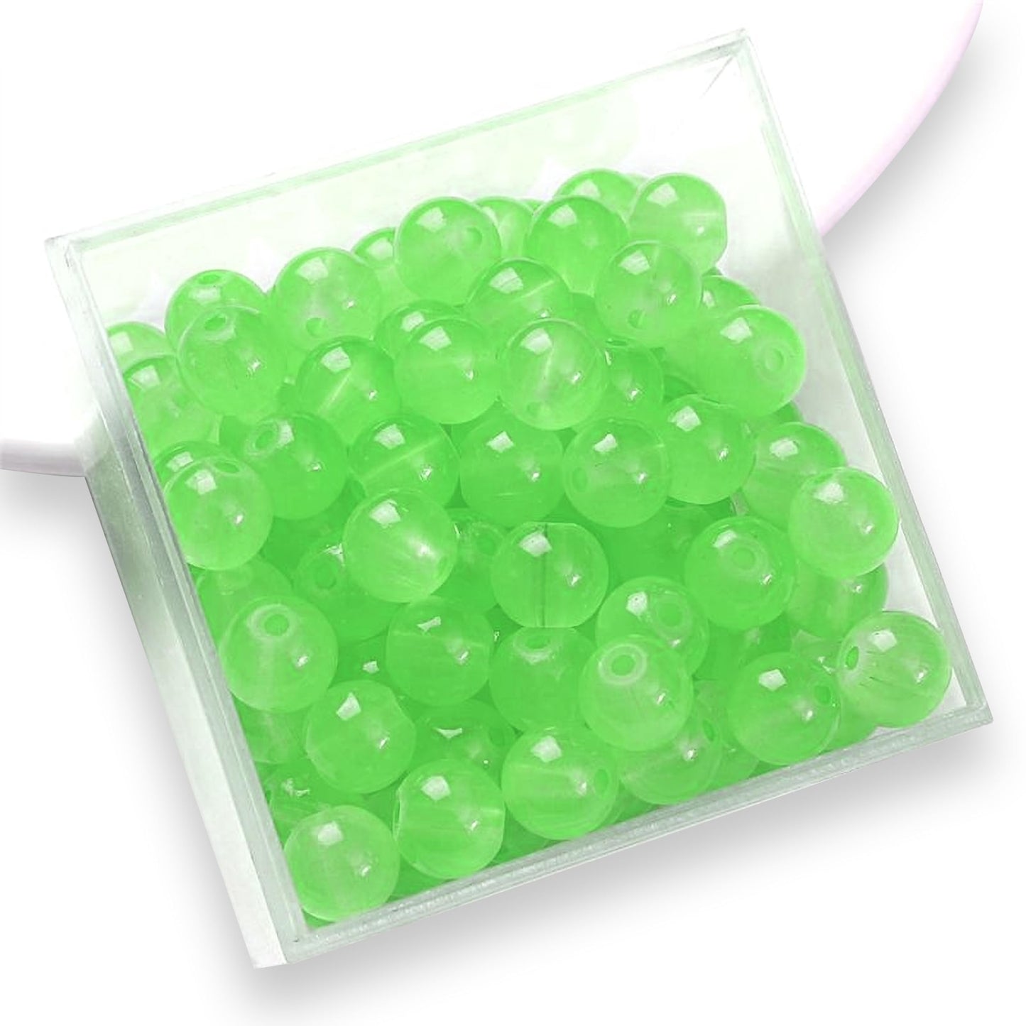 For bracelet making, necklace making and DIY jewellery projects, green and pearl 8mm beads add a balanced decorative detail.