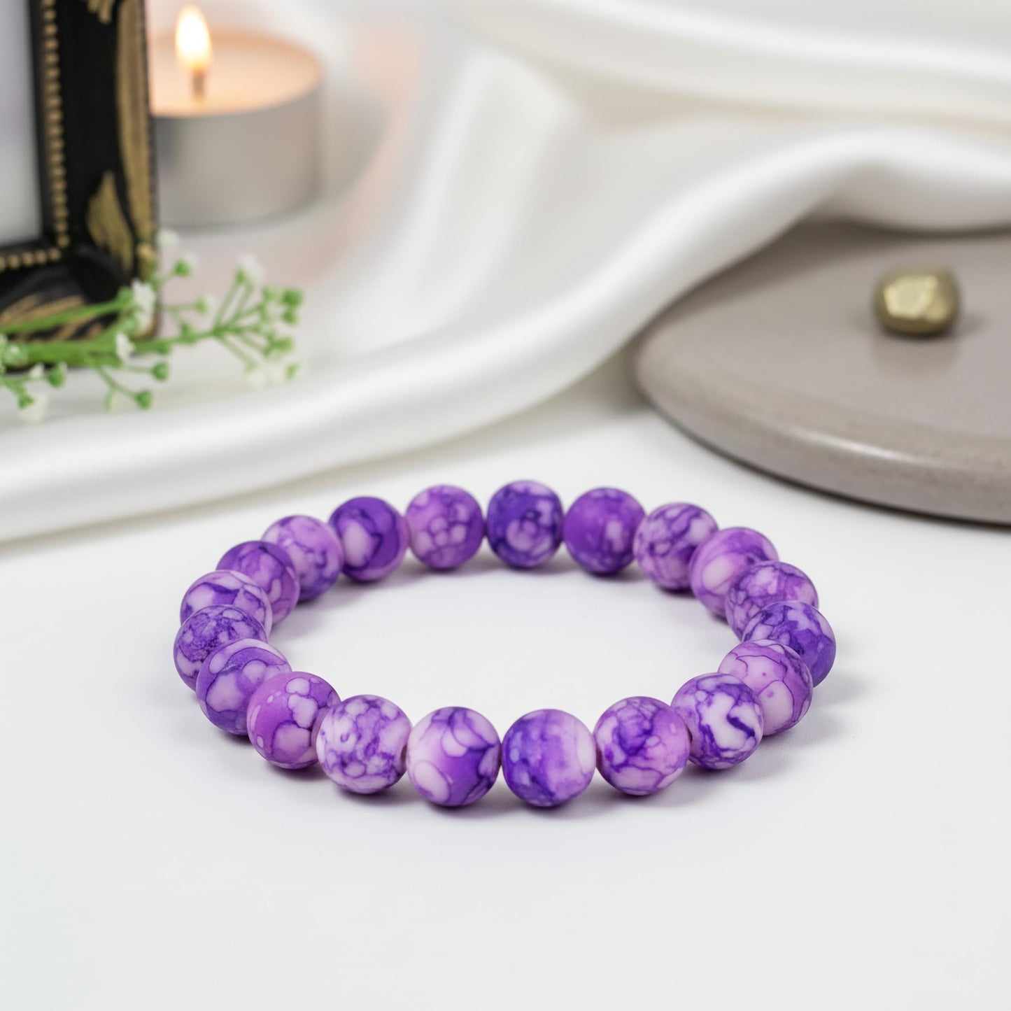 Make matching hand bands feel stylish with purple matte marble beads and simple stretch wear.
