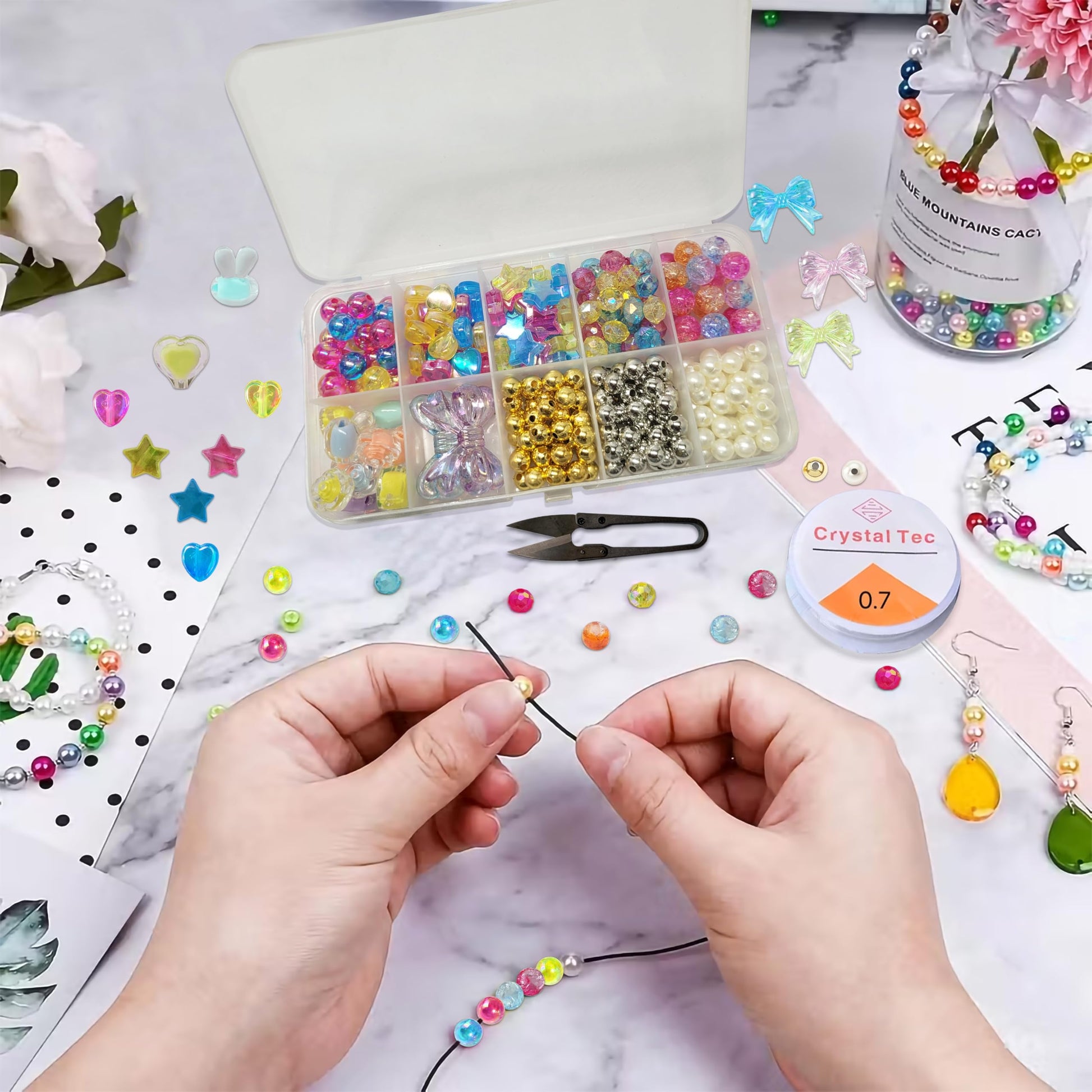 Multicolor Bracelet Making Kit for Girls Age 5-8 Years Old with Beads Acrylic. Assorted layout image showing beads organized for bracelet and DIY projects.