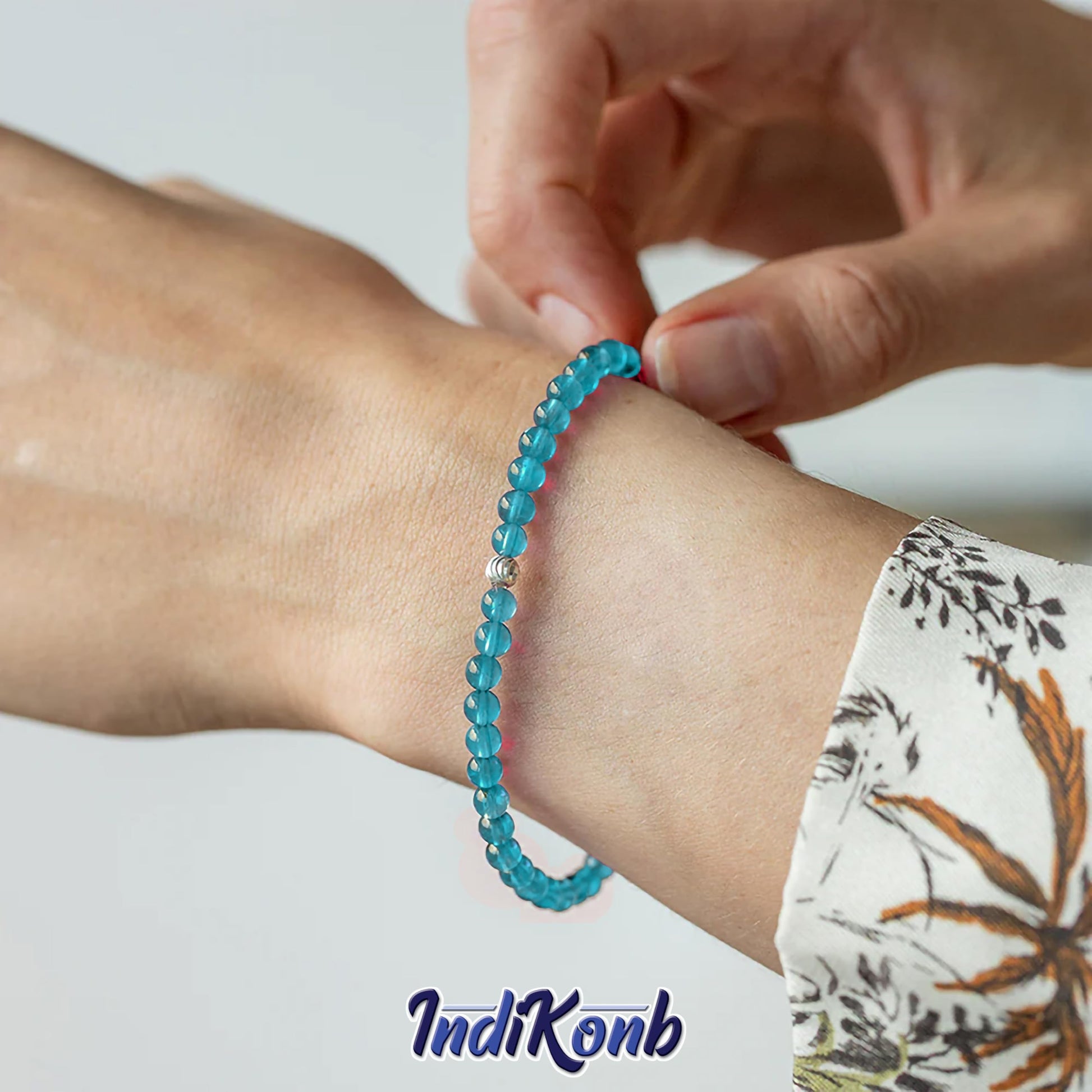 A balanced detail for DIY jewellery projects, beading craft and decorative craft finishing, sea blue and multicolour 4mm beads offer a neat decorative finish.