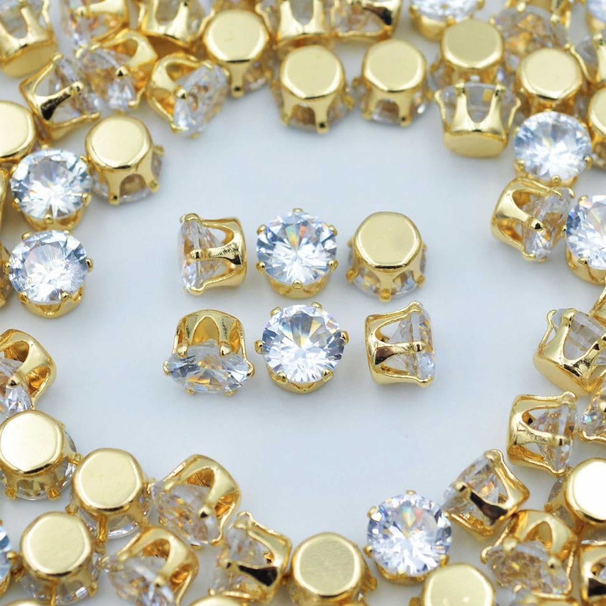 Round 5mm and multicolour 5mm rhinestones and flatback stones support embellishment work, Lippan art and fabric decoration with a clean decorative finish.