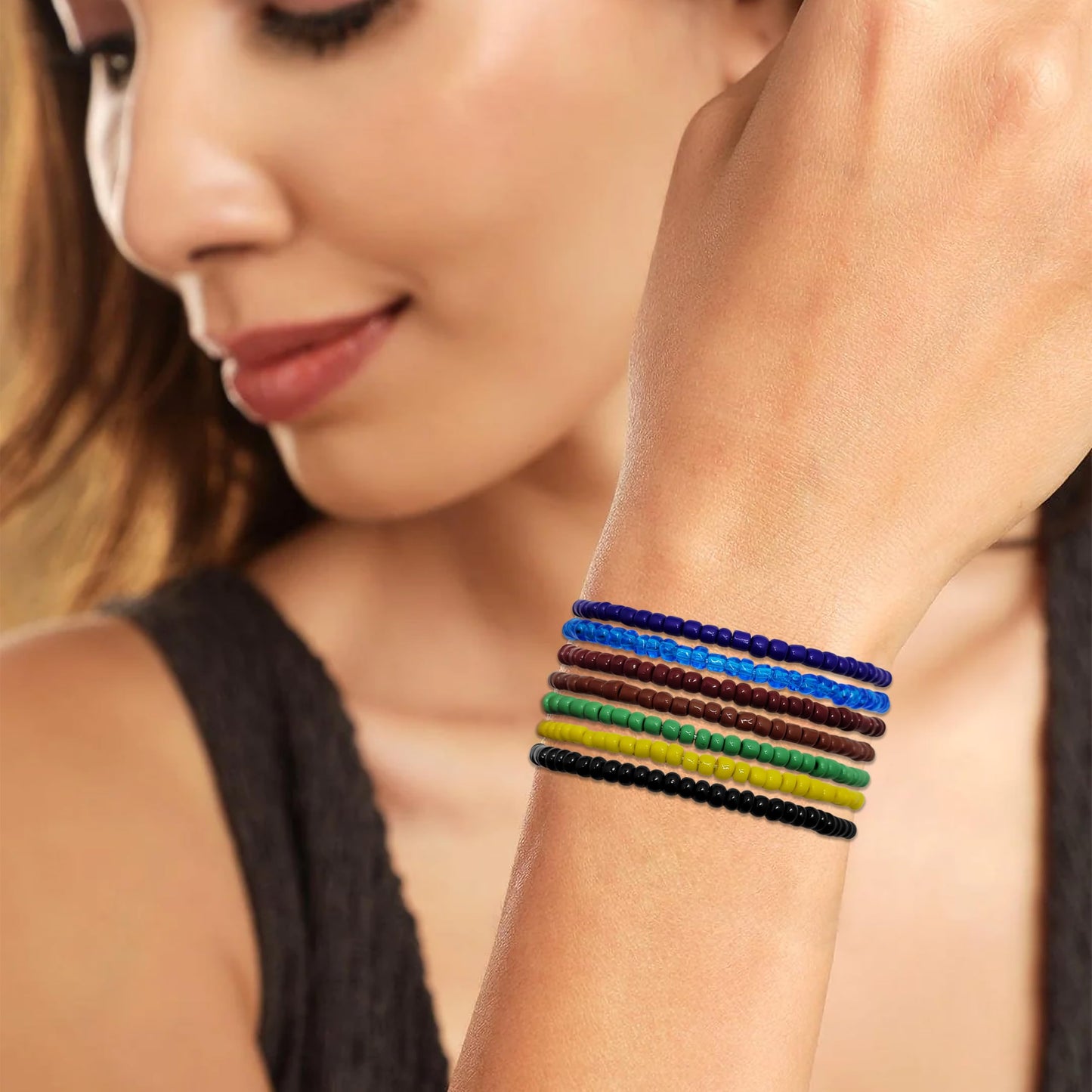 For everyday styling, multicolour glass and elastic bracelet adds a balanced decorative detail.