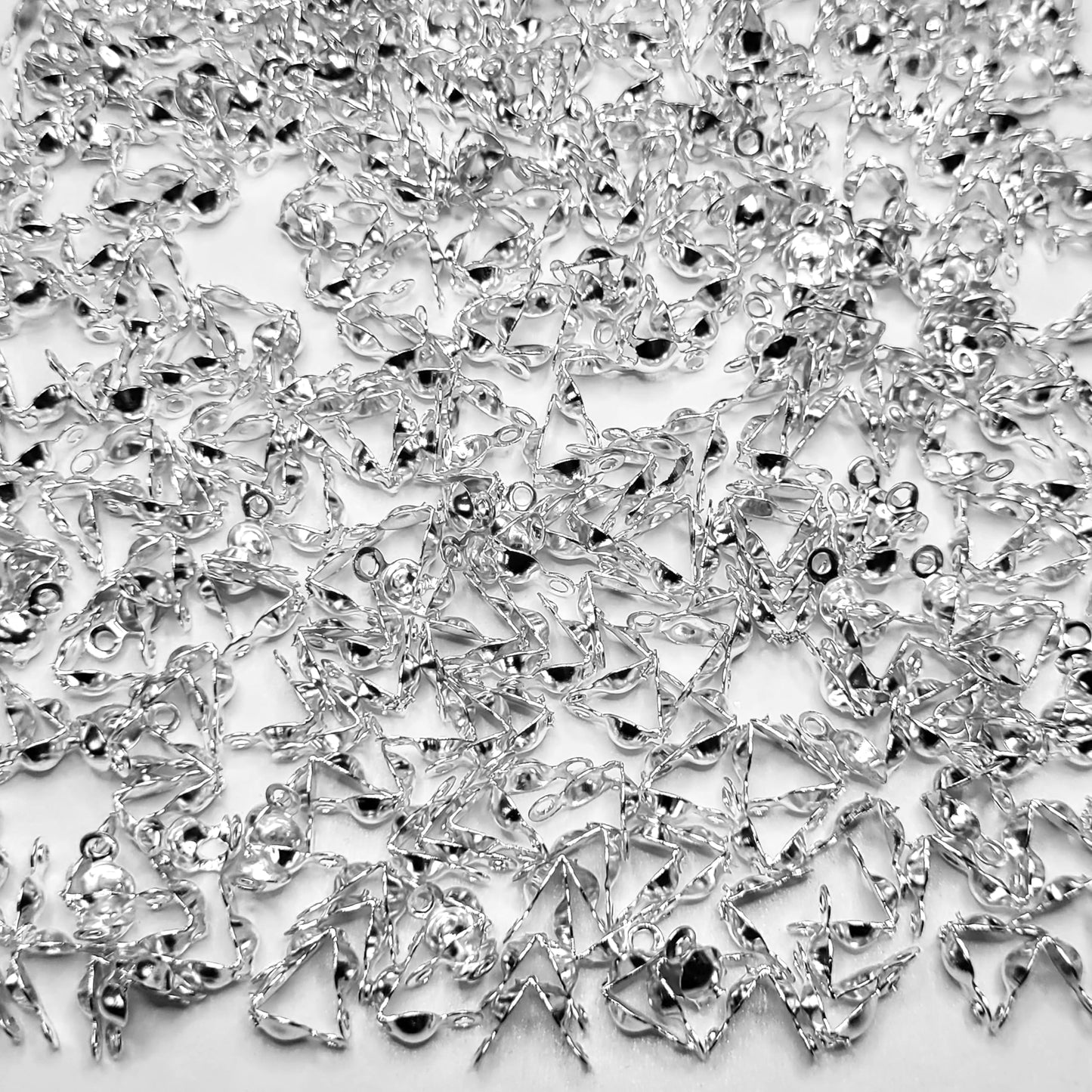For a cleaner finish in DIY jewellery making, bracelet making and craft classes, silver 8mm jewellery making kit is a useful choice.