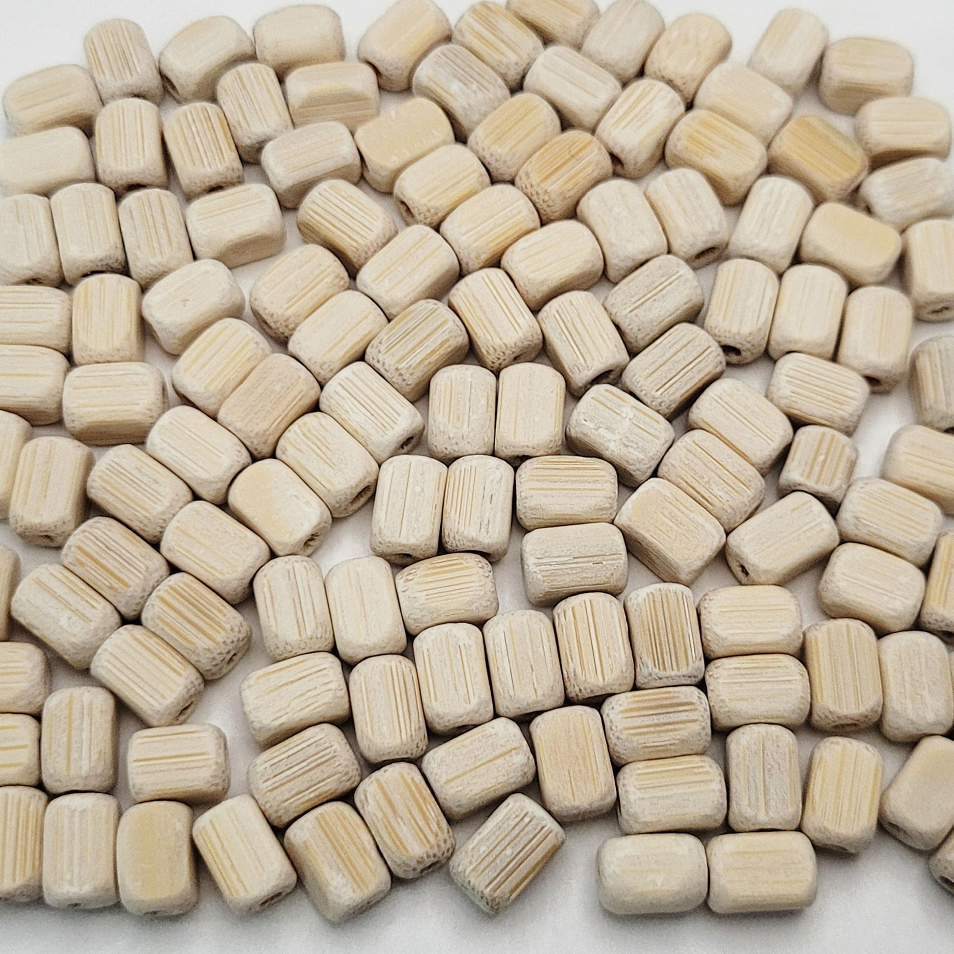 To add a clean decorative look, place cream 5x8mm 5x8mm beads into bracelet making, necklace making and DIY jewellery projects.