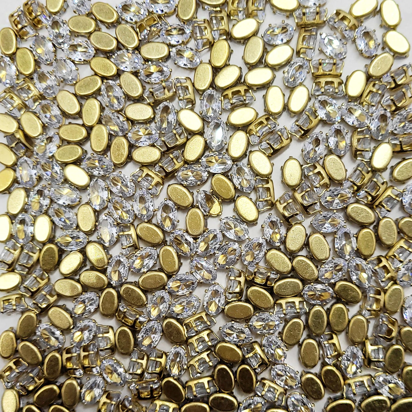 Oval 4x6 and multicolour rhinestone and stone rhinestones and flatback stones help shape a polished result for embellishment work, Lippan art and fabric decoration.