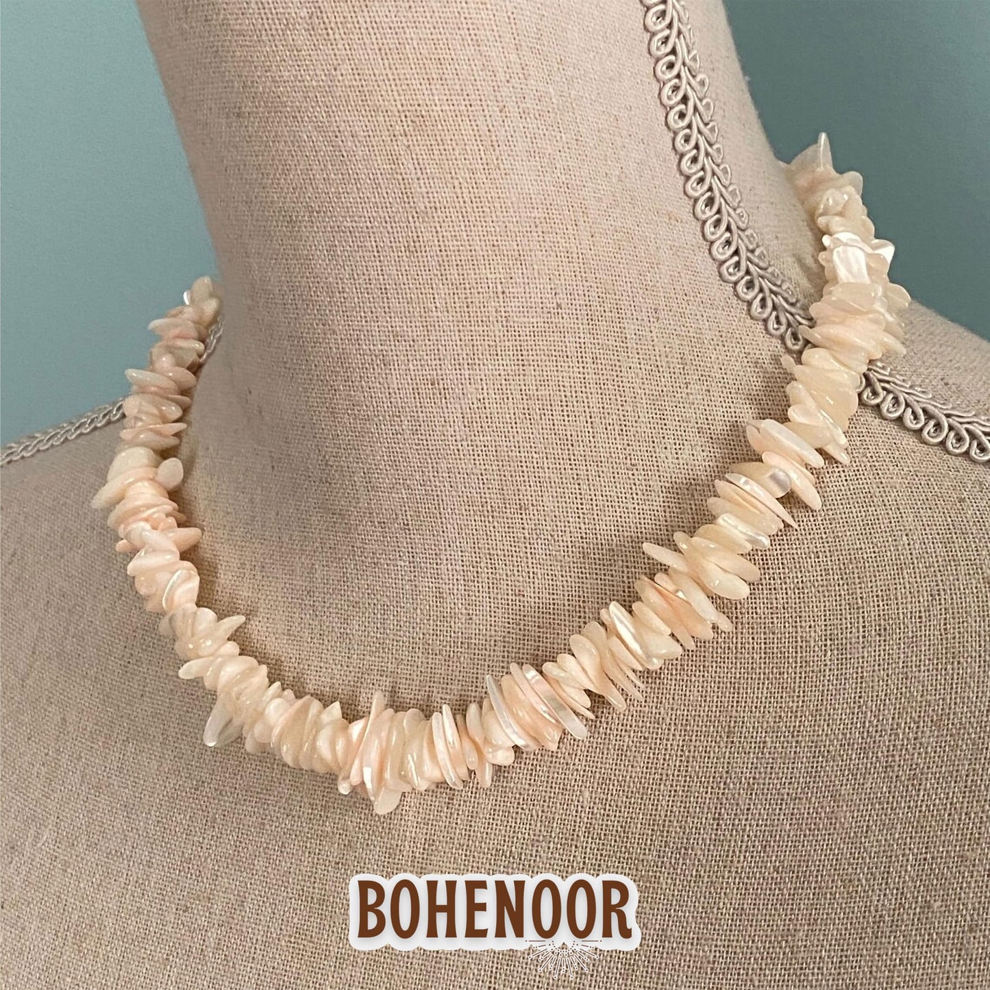 Cowrie Choker Necklace and Bracelet Set gives bag accessories a neat accessory finish.