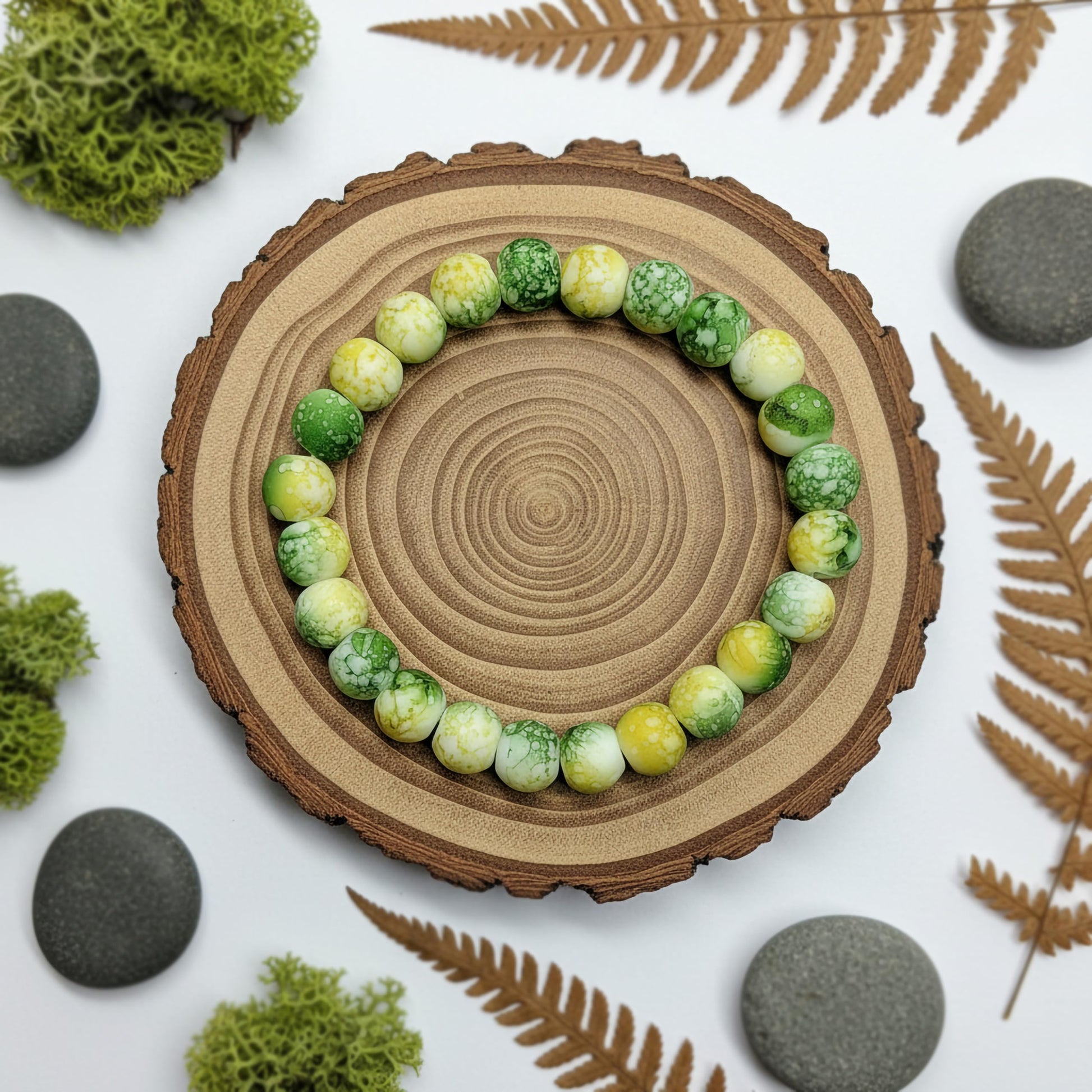 Make matching hand bands feel stylish with yellow and green matte marble beads and simple stretch wear.