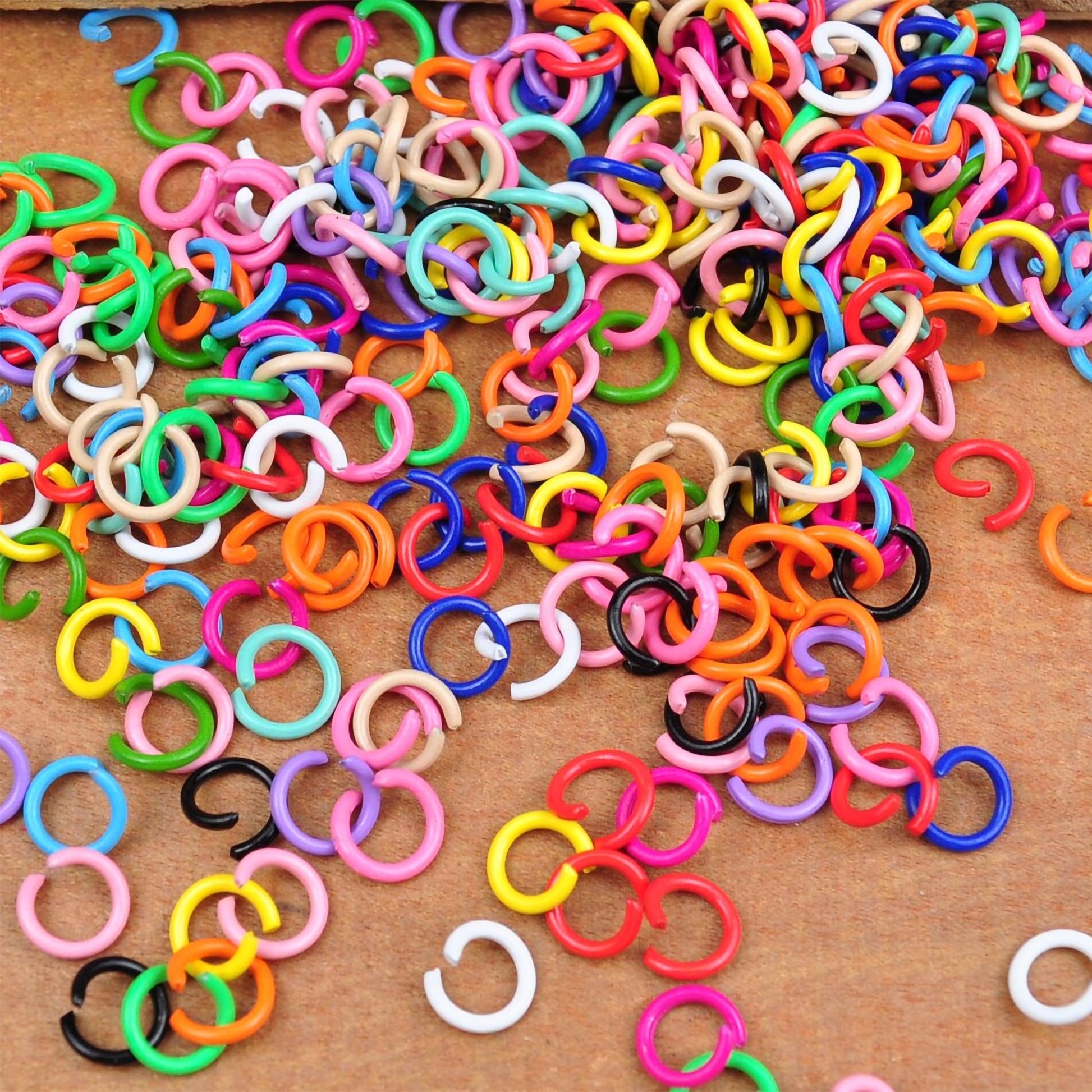 Add a ready-to-use accent to jewelry making with multicolour open jump rings for keychains.