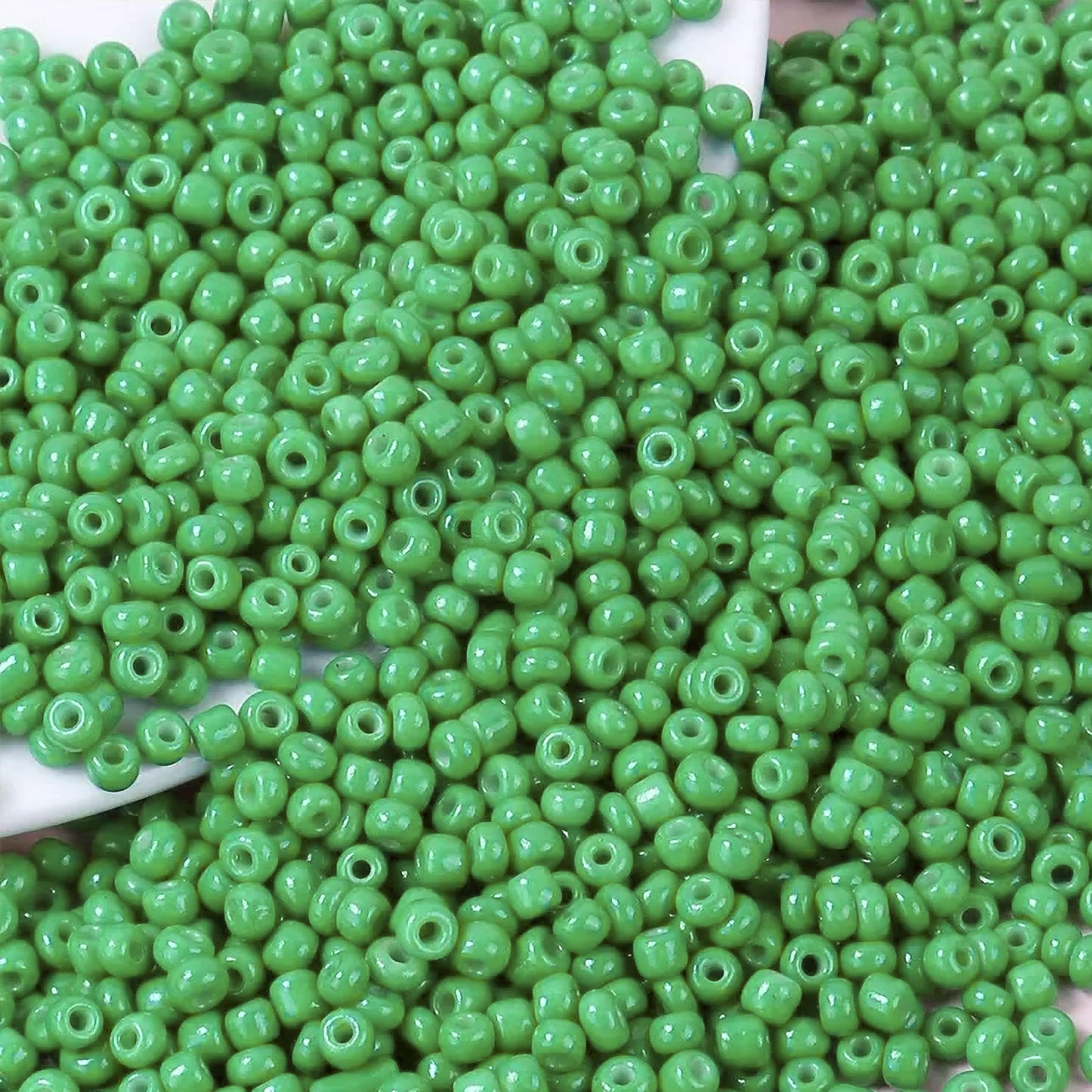 For bracelet making, necklace making and DIY jewellery projects, green 4mm and 4 mm beads add a balanced decorative detail.