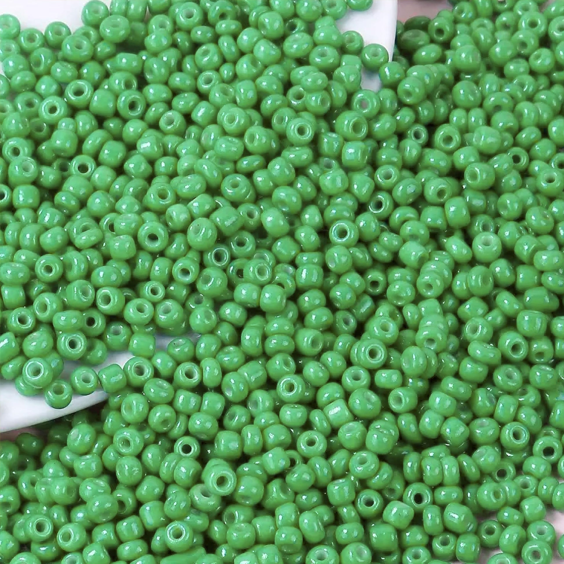 For bracelet making, necklace making and DIY jewellery projects, green 4mm and 4 mm beads add a balanced decorative detail.