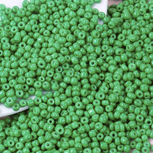For bracelet making, necklace making and DIY jewellery projects, green 4mm and 4 mm beads add a balanced decorative detail.
