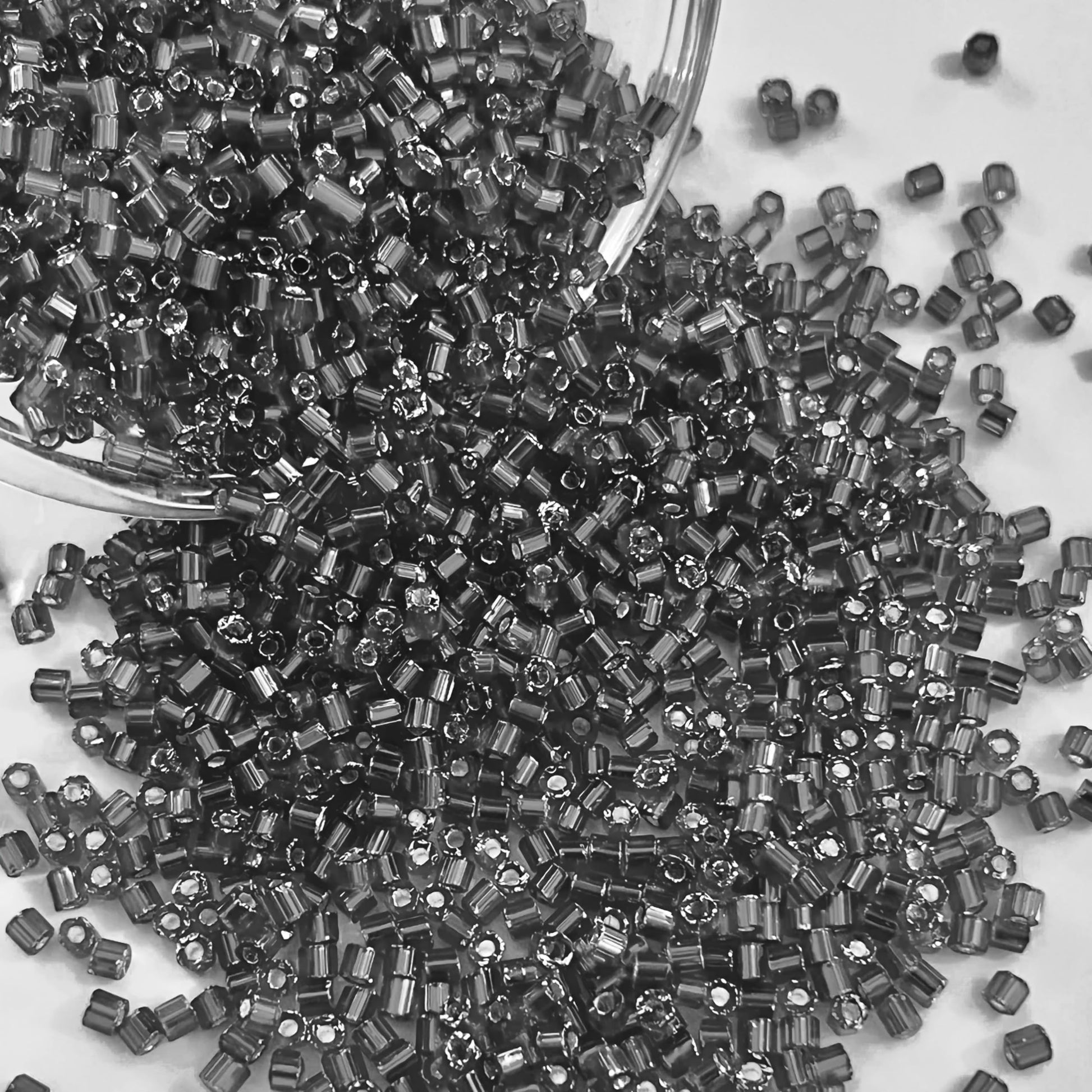 For polished results in bracelet making, necklace making and DIY jewellery projects, black and silver 2.5mm beads help complete the design.