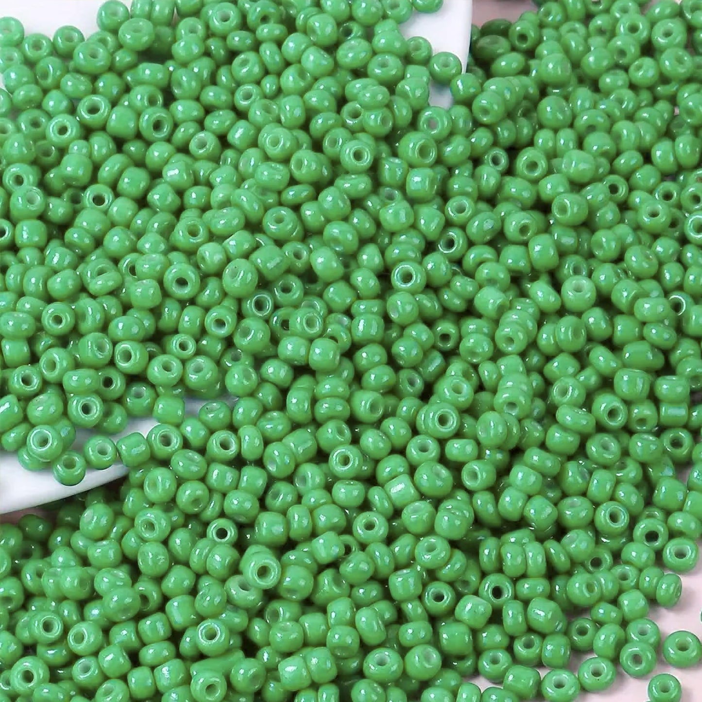 The clean decorative look finish of green 3mm and 3 mm beads works nicely in bracelet making, necklace making and DIY jewellery projects.