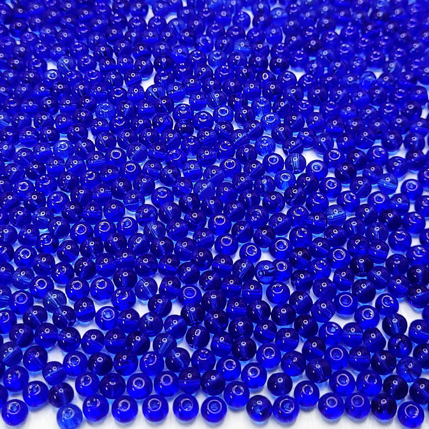 A clean decorative look makes blue and multicolour 4mm beads suitable for bracelet making, necklace making and DIY jewellery projects.