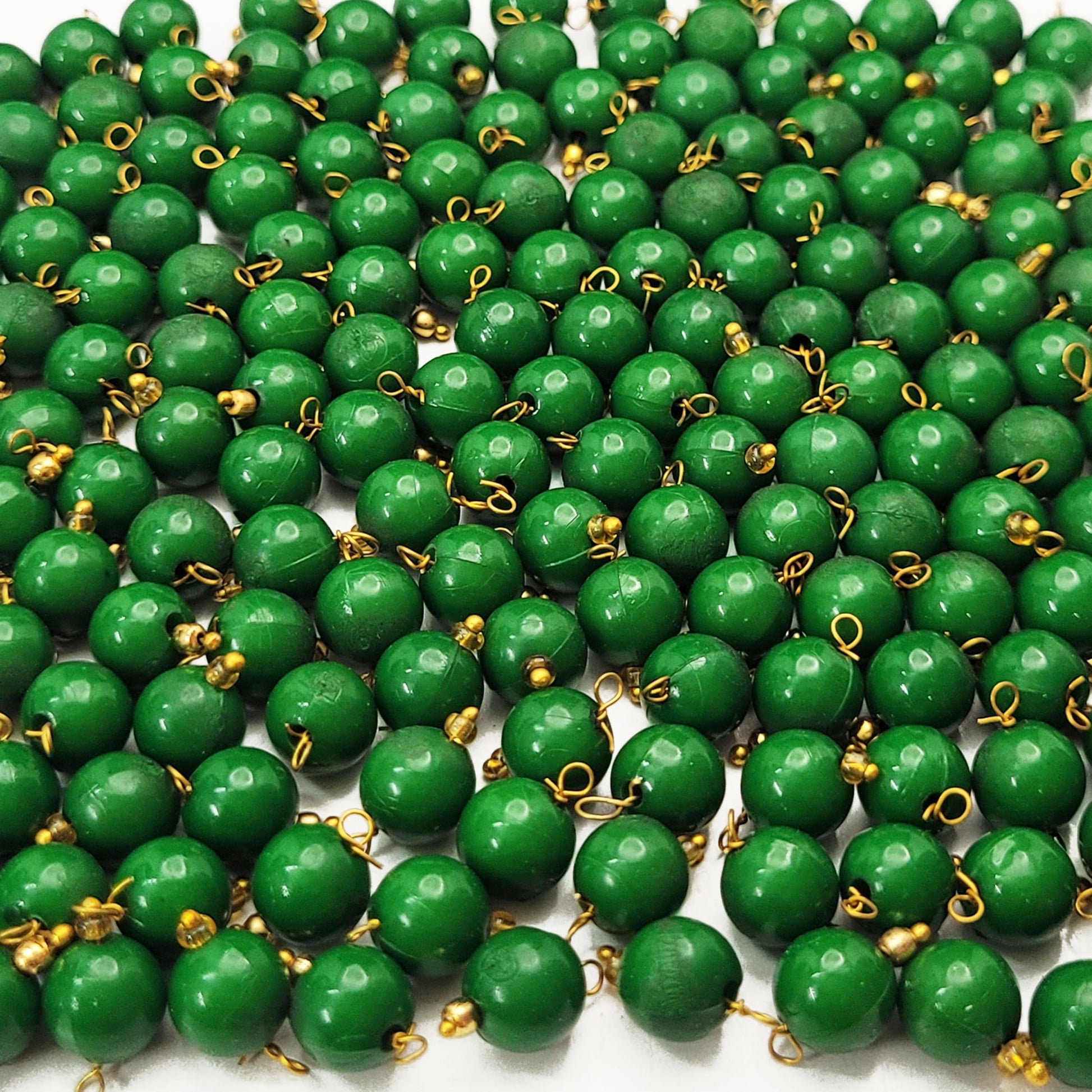 For neat results in bracelet making, necklace making and DIY jewellery projects, green and multicolour 8mm beads are a useful detail.