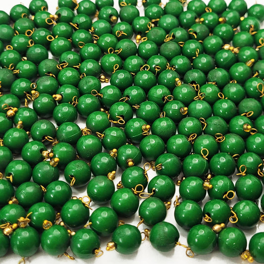 For neat results in bracelet making, necklace making and DIY jewellery projects, green and multicolour 8mm beads are a useful detail.