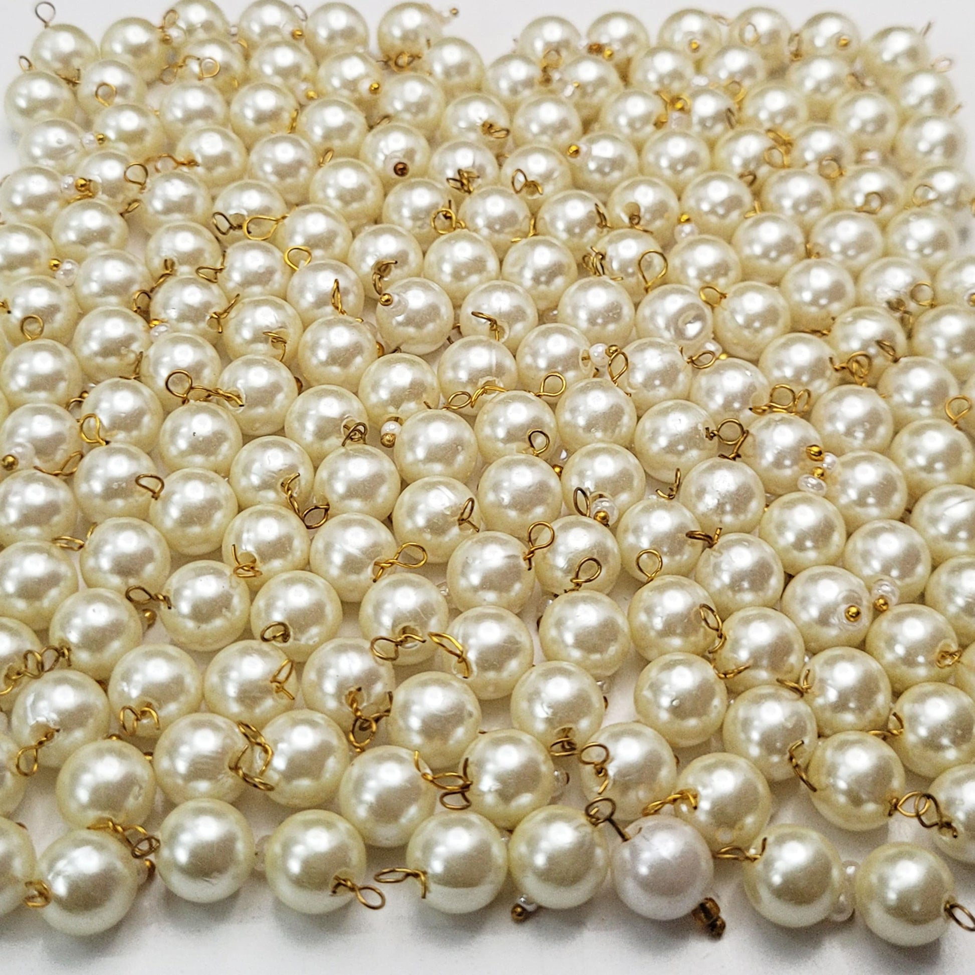 Clean decorative look makes offwhite and multicolour 8mm beads stand out in bracelet making, necklace making and DIY jewellery projects.