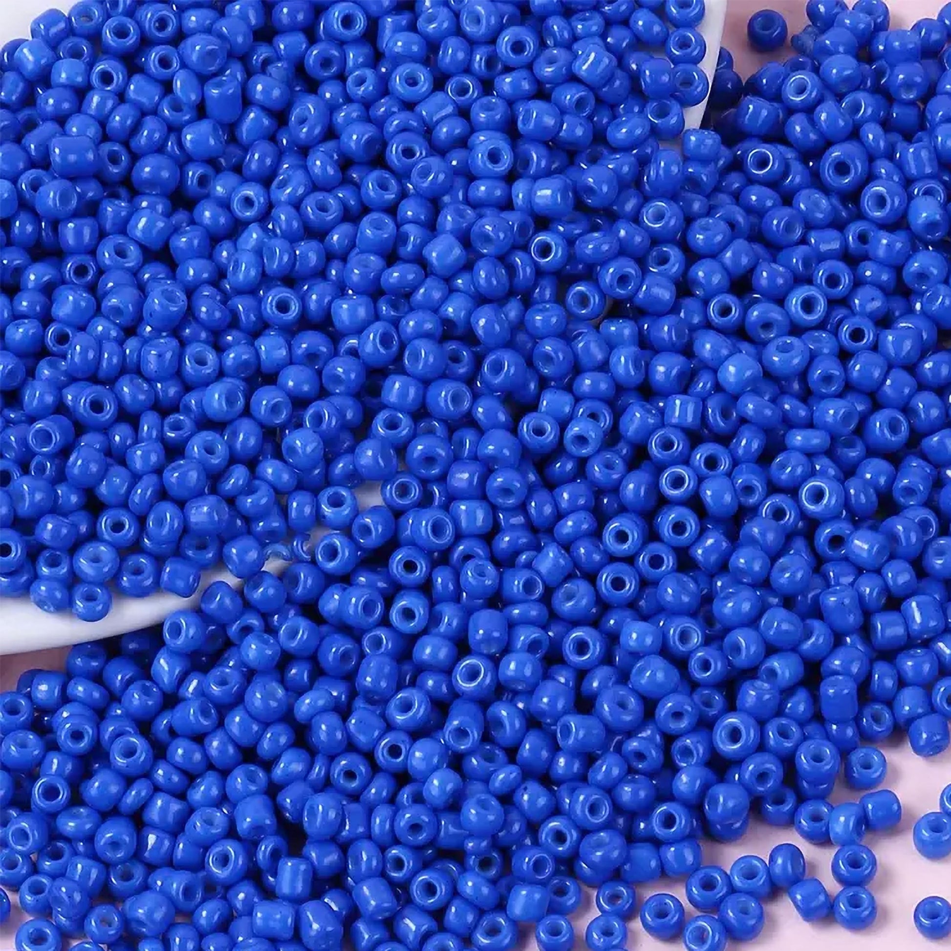 A refined detail for bracelet making, necklace making and DIY jewellery projects, blue 4mm and 4 mm beads add a clean decorative look.
