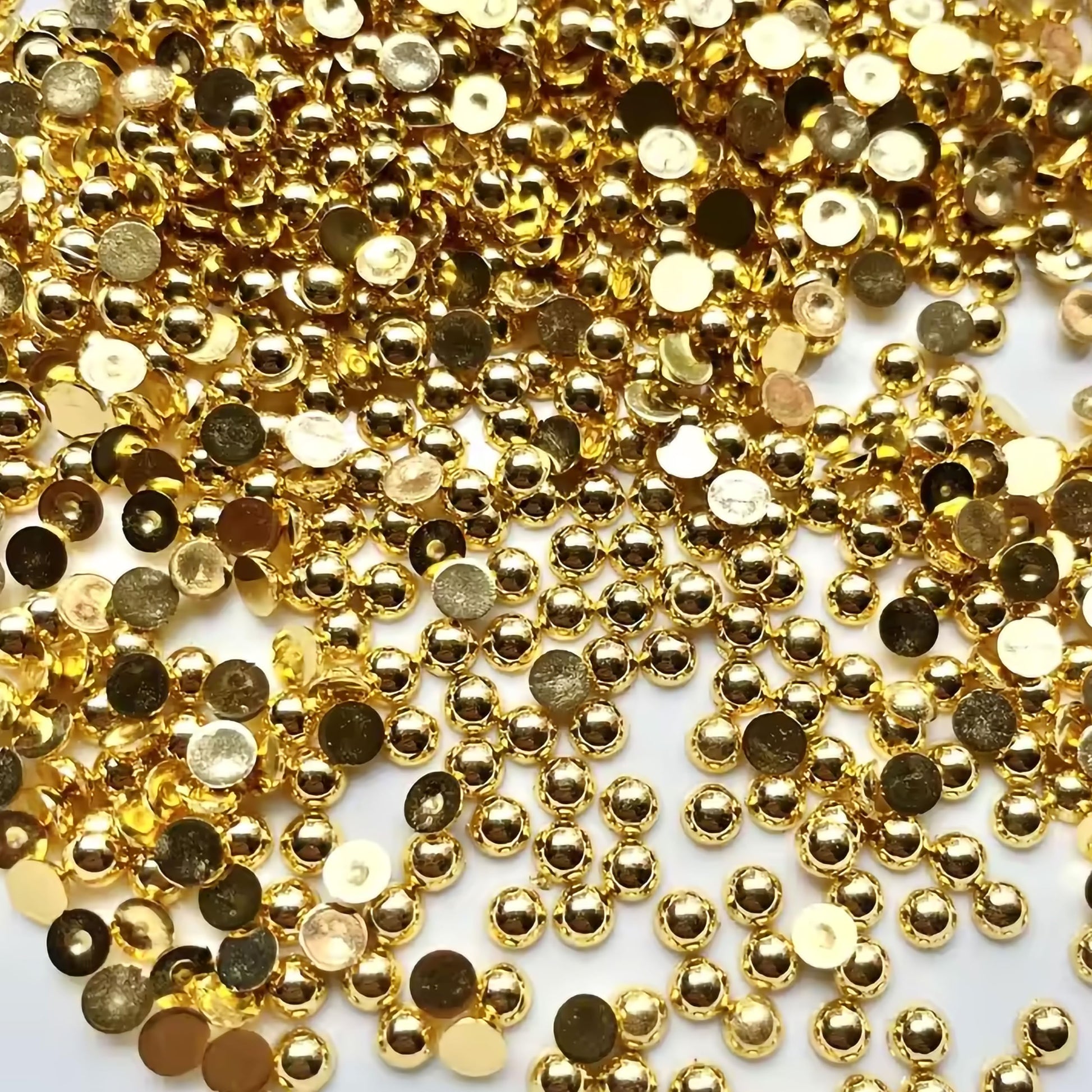 With 5mm and gold 5mm and 90g beads, bracelet making, necklace making and DIY jewellery projects gets a clean decorative look.
